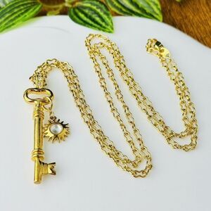 Vintage Avon Smithsonian Necklace Institution Key to The Castle 1996 24" 1178